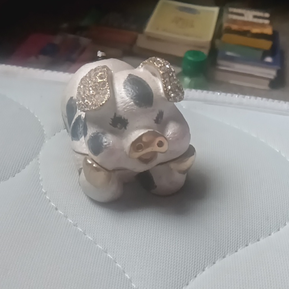 Charming White and Black Pig Jewelry Organizer